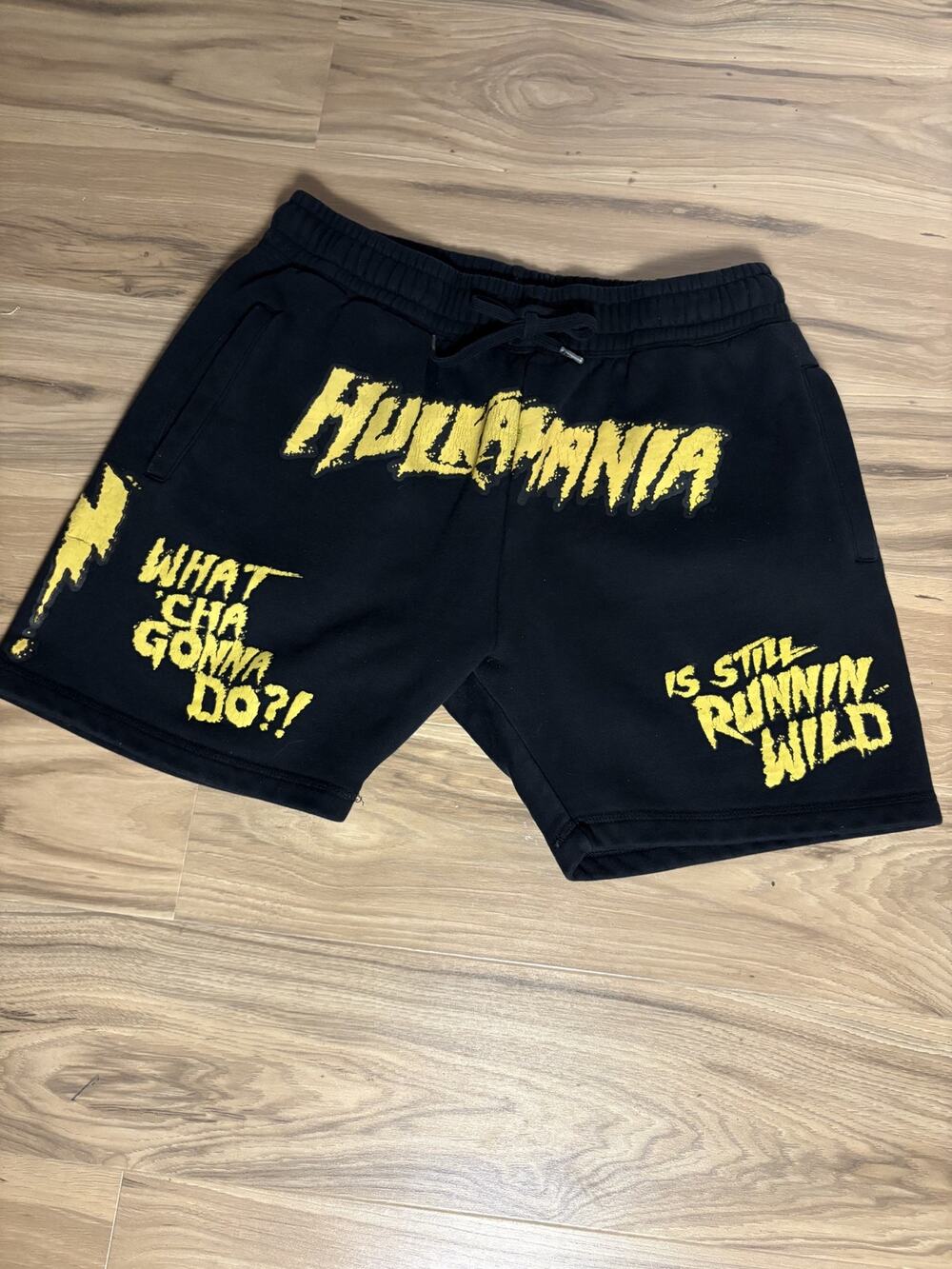 WWE x Shoe Palace Hulk Hogan Hulkamania Fleece Shorts Men's L Black Yellow